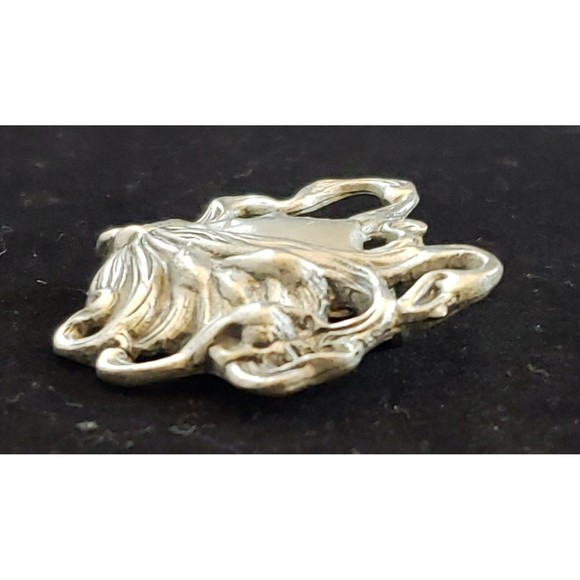 Vintage Unsigned Silver Tone Metal Lady in the Wind Brooch/Pendant, Art Nouveau - Picture 5 of 9